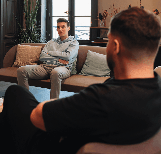 Équipe Najumi en réunion à Lyon, souriante et à l’écoute du client